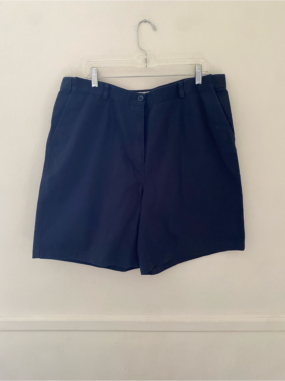 LL Bean Women’s Classic Shorts- Navy- Pockets - Sz 18 W